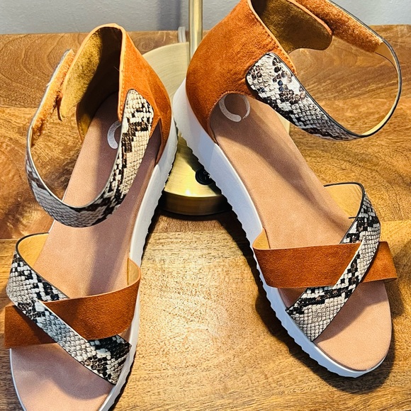 Journee Collection Java Women's Sandals. Snake Pattern. - Picture 3 of 8